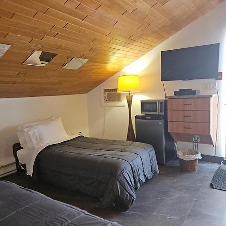 Hotel Auberge St-Felicien Saint-Félicien Eksteriør bilde