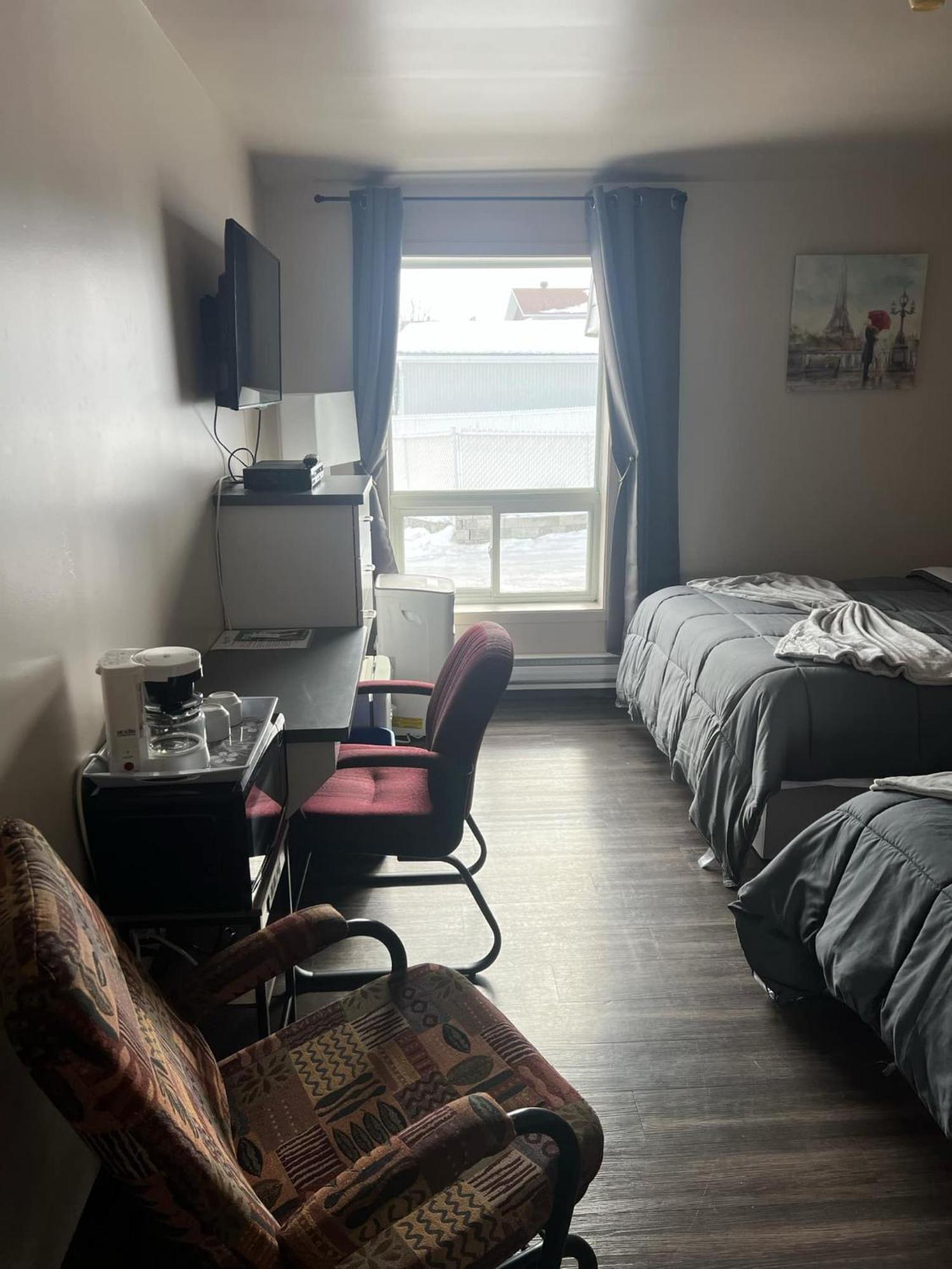 Hotel Auberge St-Felicien Saint-Félicien Eksteriør bilde