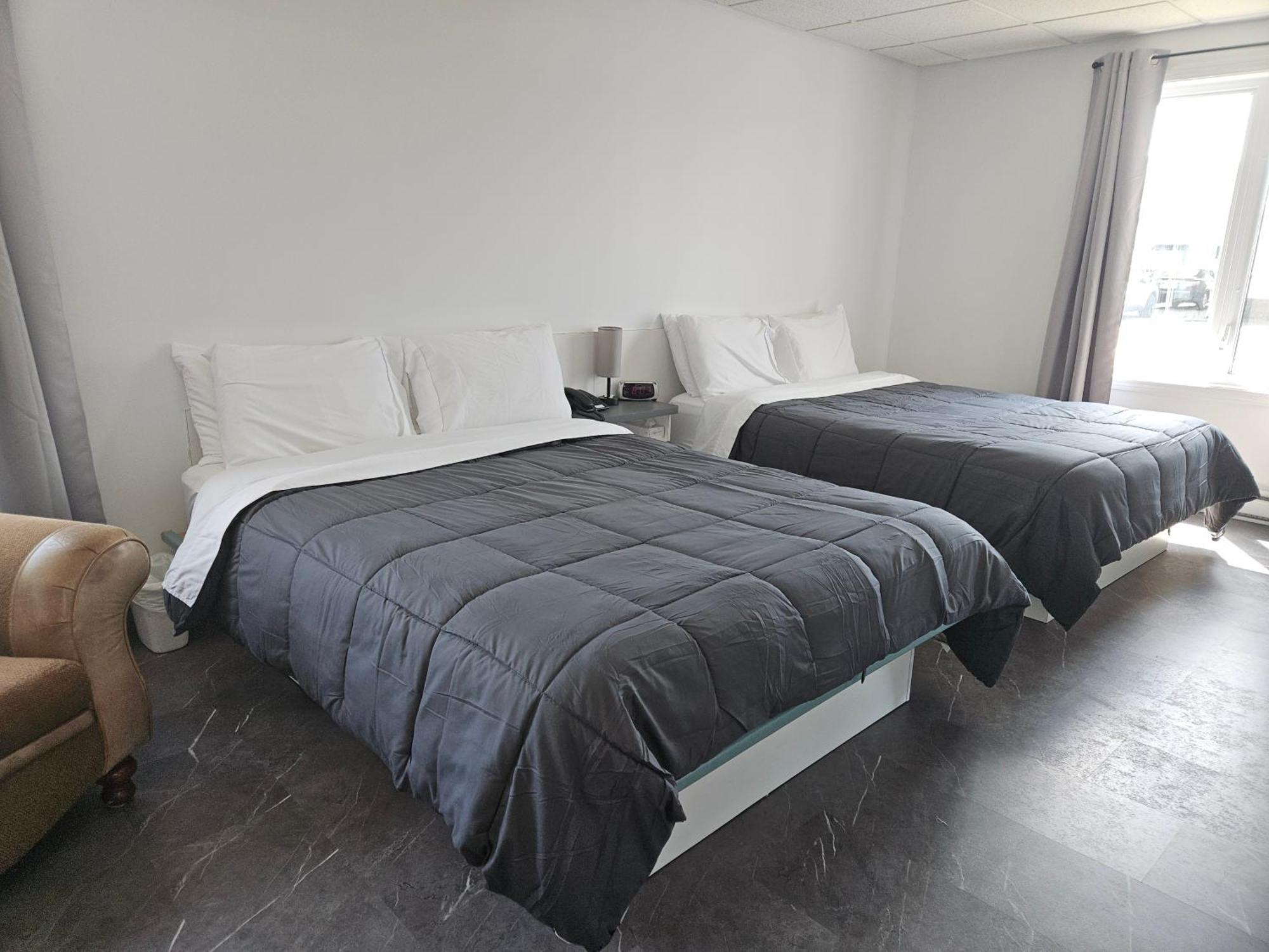 Hotel Auberge St-Felicien Saint-Félicien Eksteriør bilde